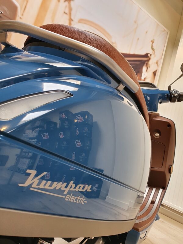 Azur blue / Mahagoni brown