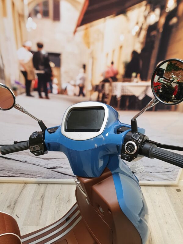 Azur blue / Mahagoni brown