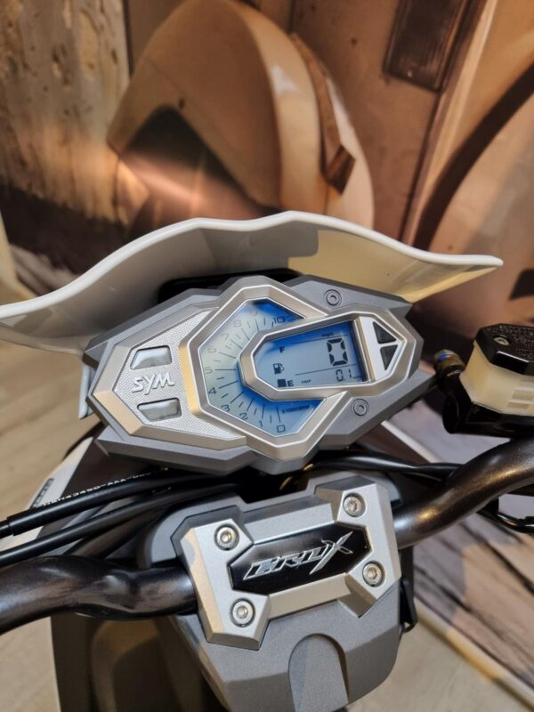 Crox white 45km/u Demo Voertuig