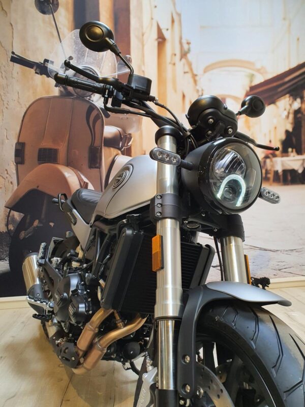 Leoncino 500 matt grey