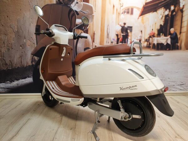 Magnolia White / Mahagoni brown